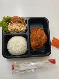 Hình ảnh Cơm Gà Sốt Cay Ngọt 