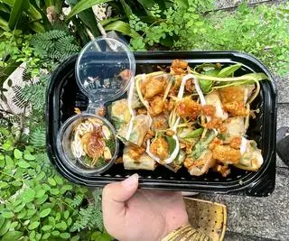 Hình ảnh Bánh tráng cuốn trứng tóp mỡ