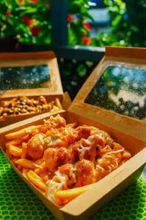 Hình ảnh Khoai + gà sốt raising cane -Chicken & Fries with Cane’s Sauce