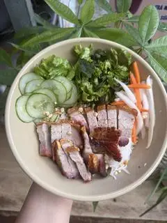 Hình ảnh Bún mắm nêm heo quay