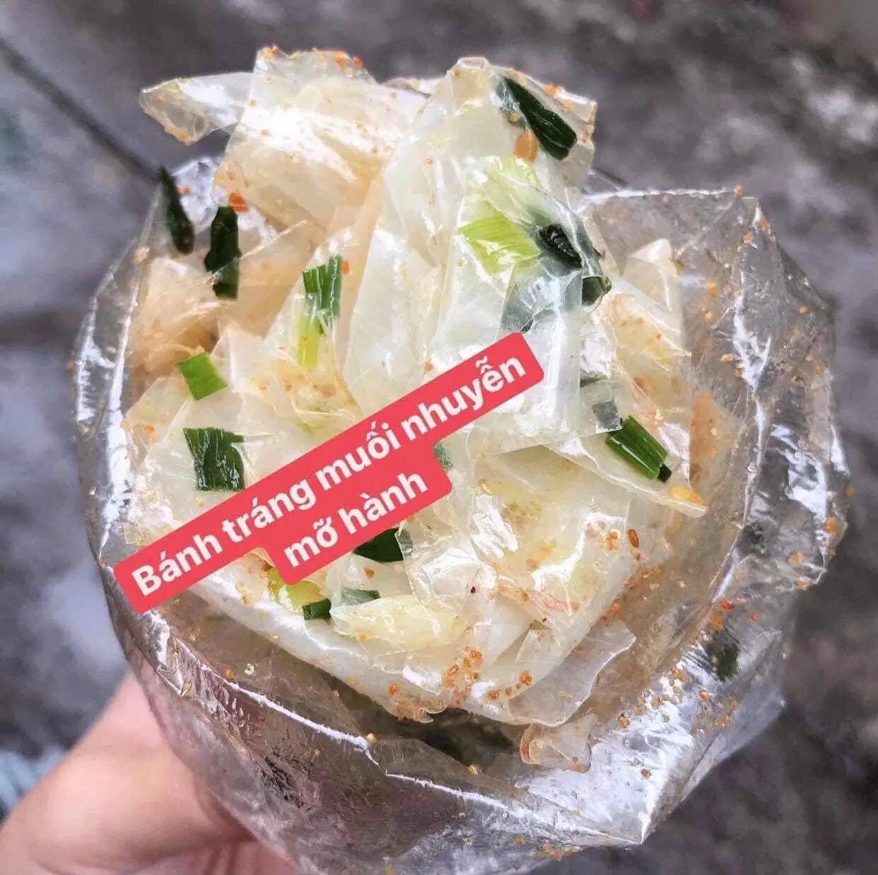 Hình ảnh Bánh tráng muối nhuyễn mỡ hành