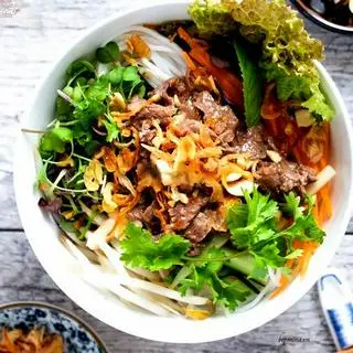 Hình ảnh Bún trộn bò Nam Bộ