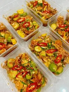 Hình ảnh chân gà rút xương sốt thái ( lớn)