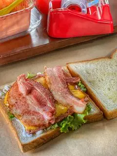 Hình ảnh Sandwich basic Ham and Bacon ( thịt xông khói )