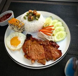 Hình ảnh CƠM TẤM SƯỜN- CHẢ- ỐP LA
