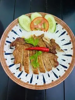 Hình ảnh Cơm thịt cốt lết nướng mật ong