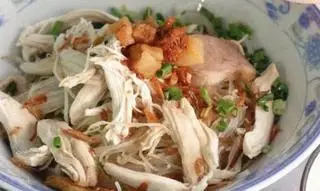 Hình ảnh Hủ Tiếu Gà Xé