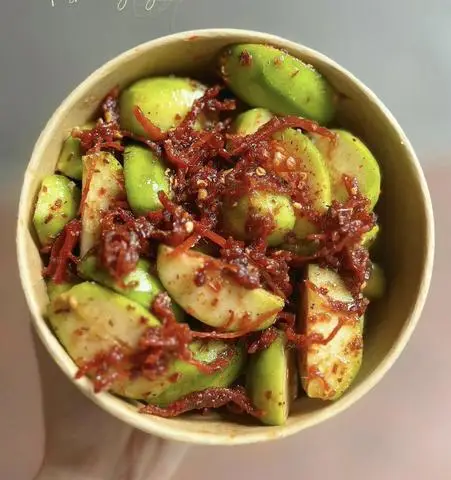 Hình ảnh Combo Bò khô xé sợi 100g - kèm sốt me + Cóc dầm bò khô sốt me