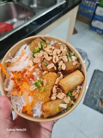 Hình ảnh bún thit nướng +chả giò 
