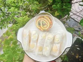 Hình ảnh Bánh Tráng Cuốn Sốt Bơ Trứng