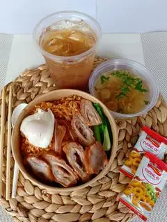 Hình ảnh Mì phá lấu súp trứng + trà tắc