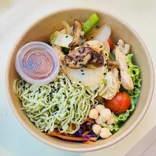 Hình ảnh Mì trộn gà xào rau nấm