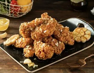 Hình ảnh Gà sốt bơ tỏi hoa tuyết Hàn Quốc
