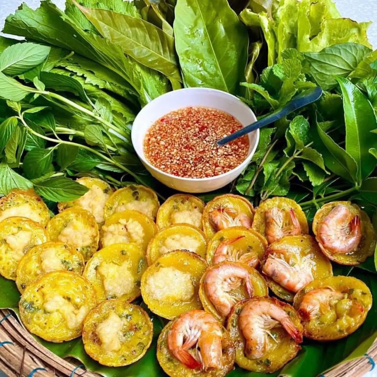 Hình ảnh Bánh khọt thập cẩm rau rừng