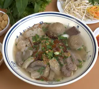 Hình ảnh  Phở 牛什锦粉/Đặc biệt 