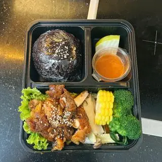 Hình ảnh Cơm lứt má đùi gà sốt xì dầu