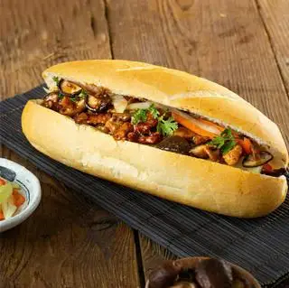 Hình ảnh Bánh mì gà BBQ