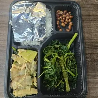 Hình ảnh cơm ba chỉ xào măng