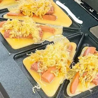 Hình ảnh Hotdog xúc xích chà bông