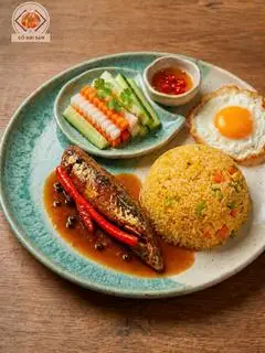 Hình ảnh Cơm rang cá nục một nắng kho tiêu + trứng ốp la
