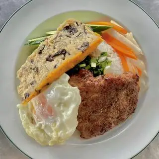 Hình ảnh Cơm tấm sườn chả trứng