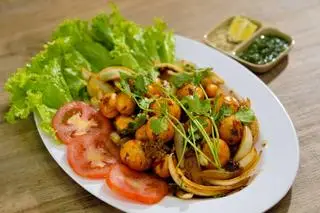 Hình ảnh trứng non xào củ hành ot xanh