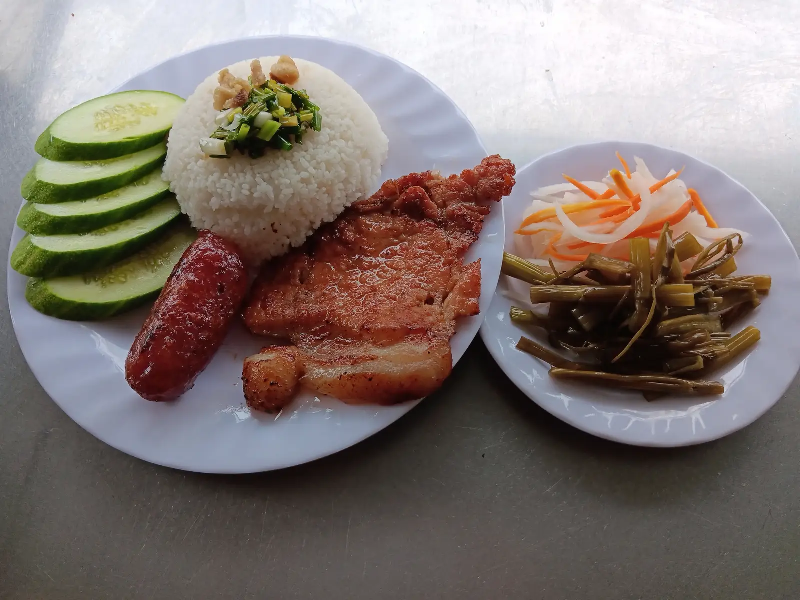 Hình ảnh Cơm sườn lạp xưởng
