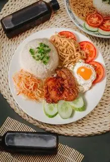 Hình ảnh Cơm tấm sườn bì trứng