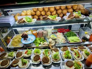 Hình ảnh bánh mì chả cá