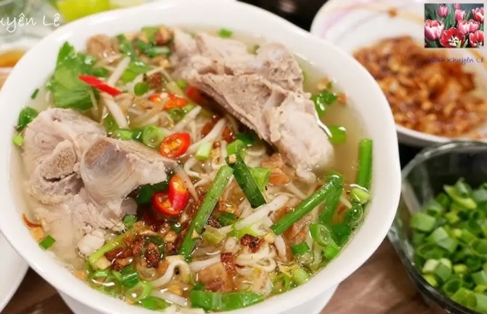 Hình ảnh Hủ tiếu mì xương thịt 
