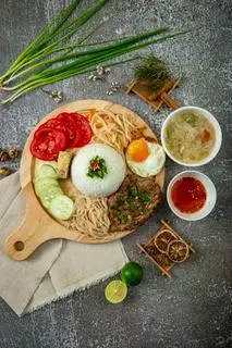 Hình ảnh Cơm tấm sườn bì chả trứng