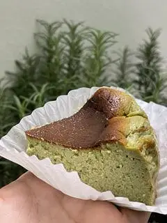 Hình ảnh Matcha Basque Burnt Cheesecake