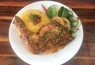 Hình ảnh Cơm đùi gà sốt Thái