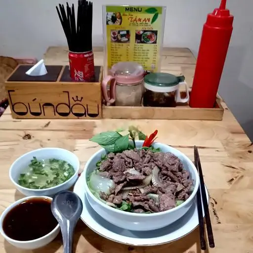 Hình ảnh Bún bò trộn sốt thái
