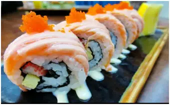 Hình ảnh Cơm cuộn cá hồi khè tái