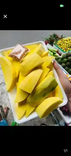 Hình ảnh xoài chua ngọt gọt sẵn kèm muối