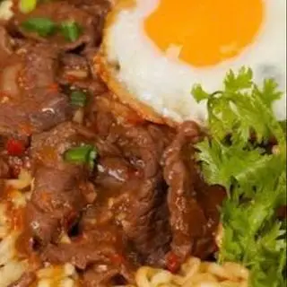 Hình ảnh Mì trộn indomie thịt bò+trứng chiên 