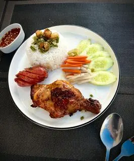Hình ảnh Cơm Tấm - Đùi Gà - Lạp xưởng 