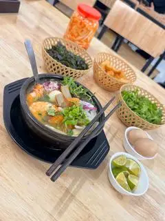 Hình ảnh Niêu đặc biệt 
