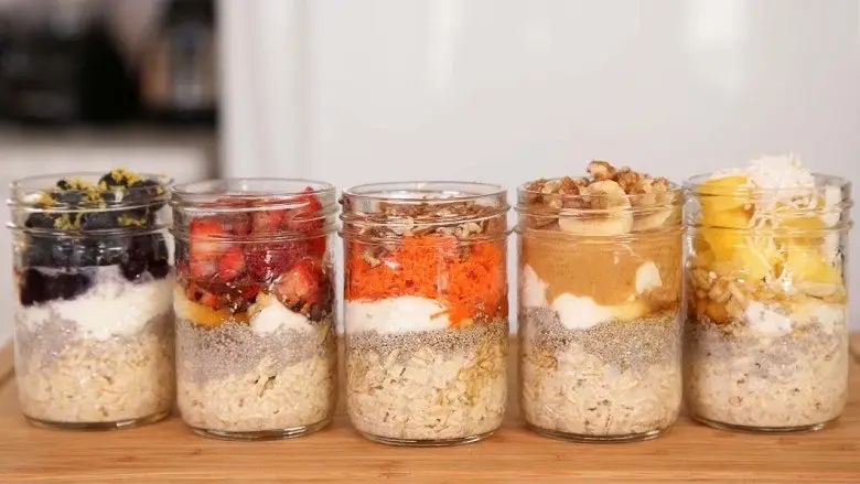 Hình ảnh Sữa chua yến mạch chia trái cây - bữa sáng healthy