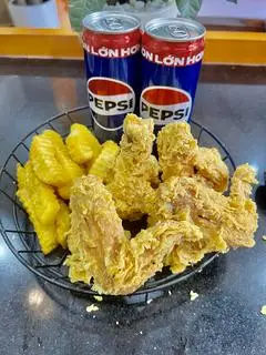 Hình ảnh Combo 3 ( 4 gà giòn, 1 khoai tây, 2 pepsi )