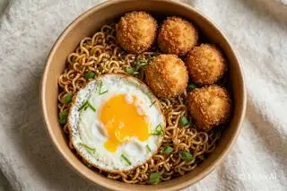 Hình ảnh Mì trộn Gà Viên Rán Giòn