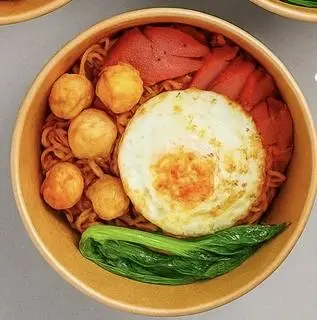 Hình ảnh Mì trộn Trứng Xúc Xích  