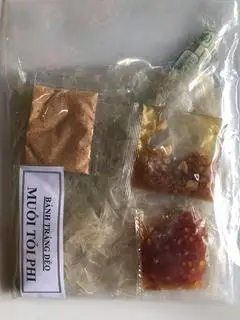 Hình ảnh Bánh tráng sợi dẻo muối tỏi phi 