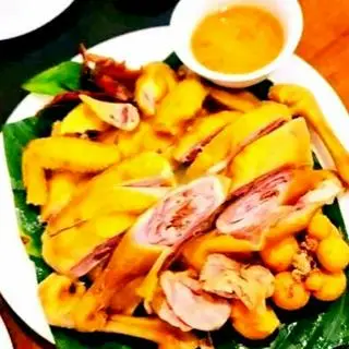 Hình ảnh Gà Ủ Muối Hoa Tiêu Nguyên Con Ôm Trứng (Chặt Sẵn)