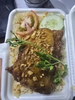 Hình ảnh Cơm má đùi gà chiên mắm tỏi 
