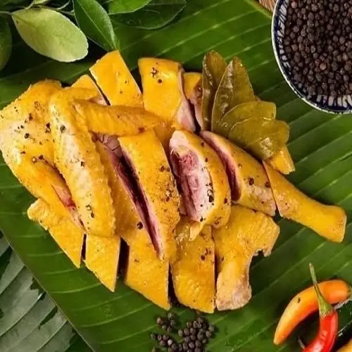 Hình ảnh 1/2 Gà ủ muối HOA TIÊU ÔM TRỨNG NON ( không đầu&chân)- CHẶT SẴN