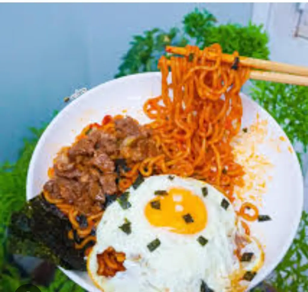 Hình ảnh mì trộn trứng , thịt bò 