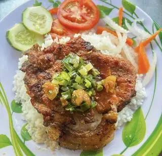 Hình ảnh cơm tấm sườn+canh ngẫu nhiên