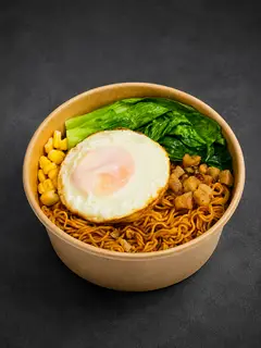 Hình ảnh Mì trộn trứng ốp la - tóp mỡ